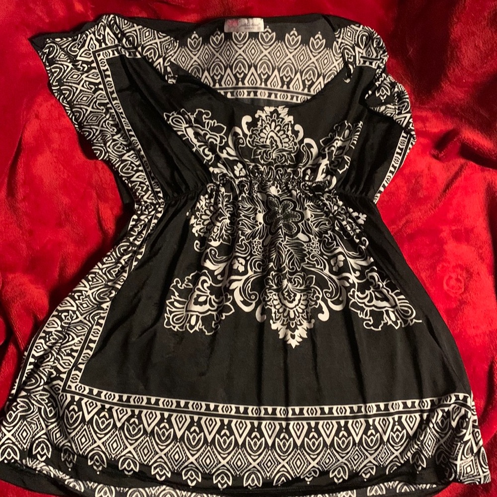 Julie’s closet maternity shirt